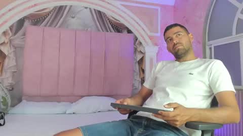 Snapshot of magnus_alejo chatting on 12, 4, 2026 Magnus Alejo online show from 12, 4, 2026