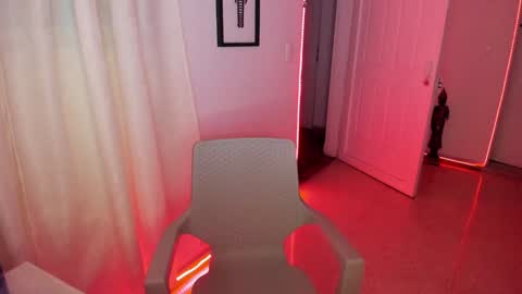     online show from 28, 1, 2025