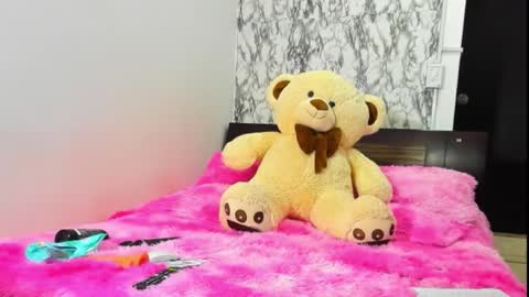 Snapshot of maia_bronce chatting on 16, 10, 2025 Maia Bronce online show from 16, 10, 2025