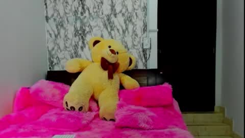 Maia Bronce online show from 23, 2, 2026