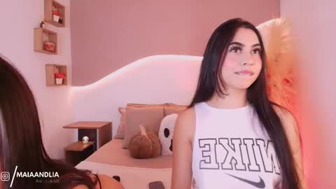 Snapshot of maia_lia_ chatting on 29, 10, 2025 MAIA LIA online show from 29, 10, 2025