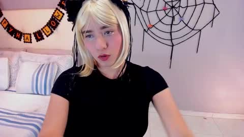 Snapshot of maia_w10 chatting on 27, 10, 2025 Maia online show from 27, 10, 2025