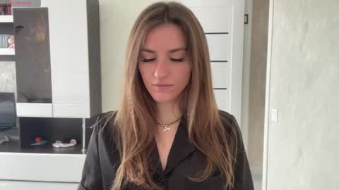 M I A online show from 28, 7, 2026