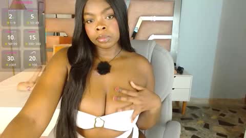 Snapshot of maiacharris_ chatting on 21, 10, 2025 Maia Charris online show from 21, 10, 2025