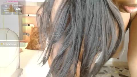 Snapshot of maiacharris_ chatting on 6, 11, 2025 Maia Charris online show from 6, 11, 2025