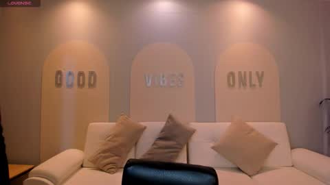 Snapshot of maiacollins chatting on 10, 9, 2025 Maia online show from 10, 9, 2025