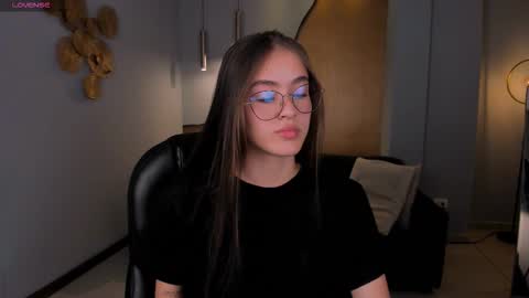 Snapshot of maiacollins chatting on 1, 10, 2025 Maia online show from 1, 10, 2025