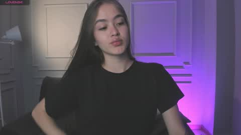 Snapshot of maiacollins chatting on 12, 10, 2025 Maia online show from 12, 10, 2025