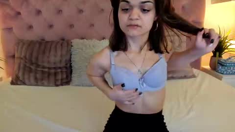 Snapshot of maiamini chatting on 18, 2, 2025 Maia online show from 18, 2, 2025