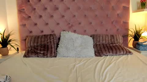 Snapshot of maiamini chatting on 23, 2, 2025 Maia online show from 23, 2, 2025