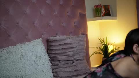 Snapshot of maiamini chatting on 10, 10, 2025 Maia online show from 10, 10, 2025