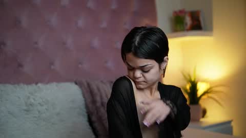 Snapshot of maiamini chatting on 11, 10, 2025 Maia online show from 11, 10, 2025