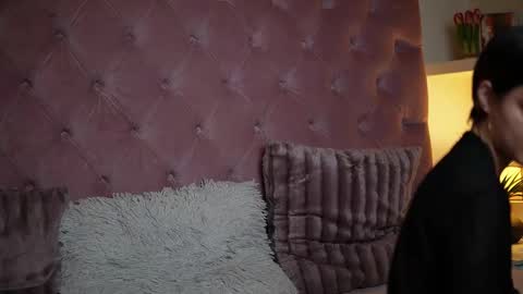 Snapshot of maiamini chatting on 12, 10, 2025 Maia online show from 12, 10, 2025