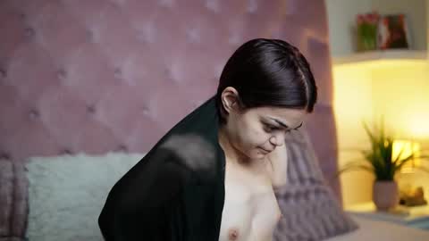 Snapshot of maiamini chatting on 29, 10, 2025 Maia online show from 29, 10, 2025