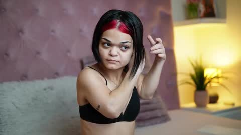 Snapshot of maiamini chatting on 15, 12, 2025 Maia online show from 15, 12, 2025