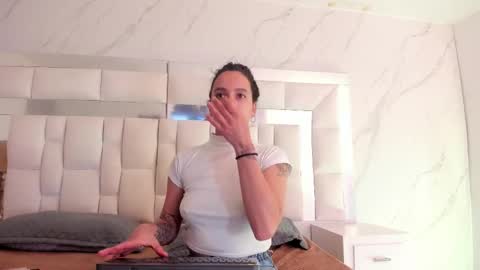 Maia  online show from 25, 2, 2026