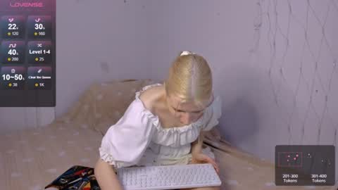Snapshot of mailin_harrington chatting on 8, 7, 2026 Your kitty online show from 8, 7, 2026