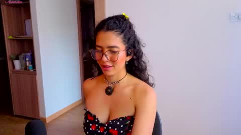 Snapshot of maithe_perroni chatting on 29, 4, 2026 Lauu online show from 29, 4, 2026