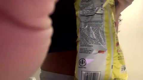 Snapshot of makeouthilldani chatting on 25, 1, 2025 hokulani online show from 25, 1, 2025