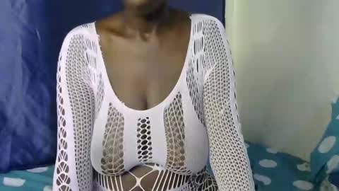 malaika_musa online show from 12, 9, 2025