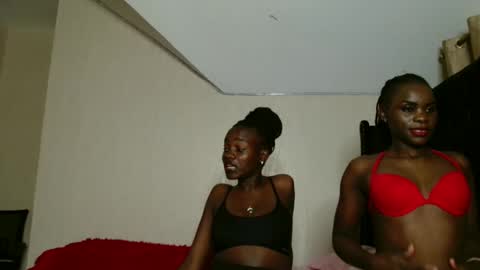 Snapshot of malani_malia chatting on 10, 11, 2025 malani_malia online show from 10, 11, 2025