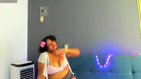 Snapshot of malenaheaven chatting on 13, 12, 2025 malenaheaven online show from 13, 12, 2025