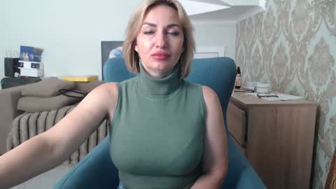 Snapshot of mallinia chatting on 14, 4, 2026 mallinia online show from 14, 4, 2026