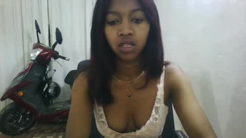Snapshot of malluna4 chatting on 25, 4, 2026 Malluna online show from 25, 4, 2026