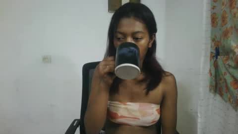 Snapshot of malluna4 chatting on 6, 5, 2026 Malluna online show from 6, 5, 2026