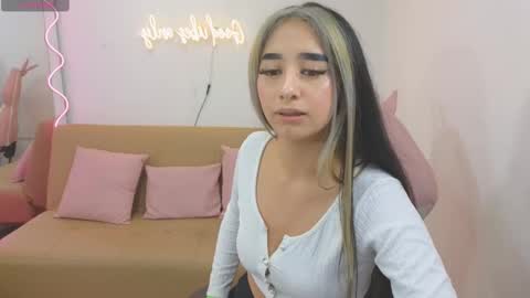 Snapshot of malory_tay chatting on 8, 2, 2025 Malory online show from 8, 2, 2025