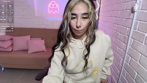 Snapshot of malory_tay chatting on 9, 3, 2025 Malory online show from 9, 3, 2025