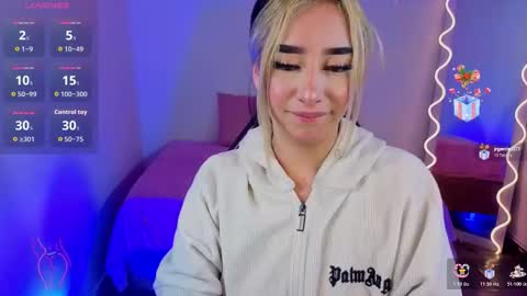 Snapshot of malory_tay chatting on 28, 11, 2025 Malory online show from 28, 11, 2025