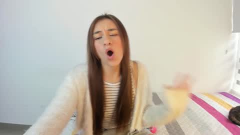 Snapshot of malucam_06 chatting on 14, 12, 2025 instagram nueela online show from 14, 12, 2025