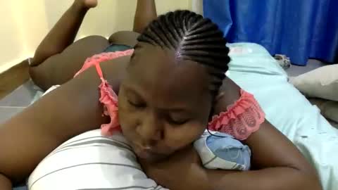 Snapshot of mamasita2023 chatting on 11, 11, 2025 mamasita2023 online show from 11, 11, 2025