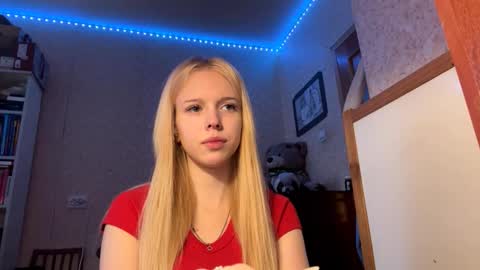 mamieengstrom online show from 21, 11, 2025