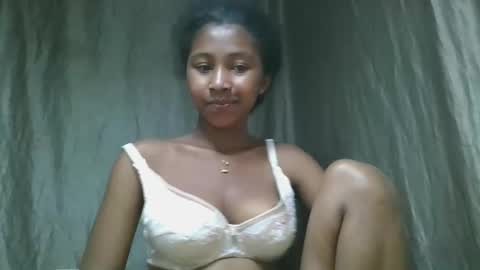 Snapshot of mamieriela chatting on 16, 4, 2026 mamieriela online show from 16, 4, 2026
