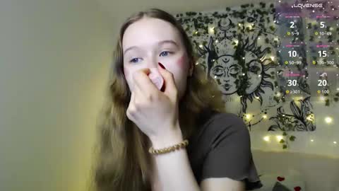 Snapshot of mandymilson chatting on 5, 10, 2025 Mandy online show from 5, 10, 2025