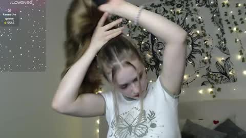 Snapshot of mandymilson chatting on 11, 10, 2025 Mandy online show from 11, 10, 2025