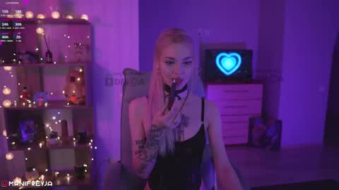 Snapshot of manifreyja chatting on 10, 2, 2025 Amelie online show from 10, 2, 2025