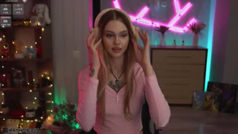 Snapshot of manifreyja chatting on 21, 11, 2025 Amelie online show from 21, 11, 2025