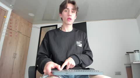 Snapshot of manucute_23_ chatting on 2, 1, 2025 manucute 23 online show from 2, 1, 2025