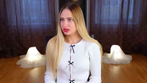 Snapshot of marandamartabano chatting on 11, 11, 2025 Victoria online show from 11, 11, 2025