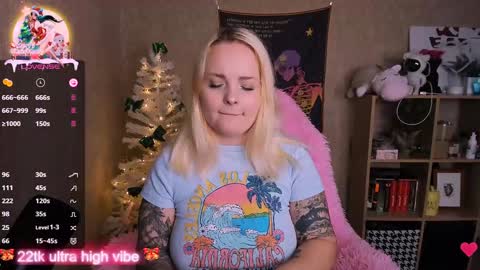 Snapshot of marcelinepeach chatting on 3, 1, 2025 Sara online show from 3, 1, 2025