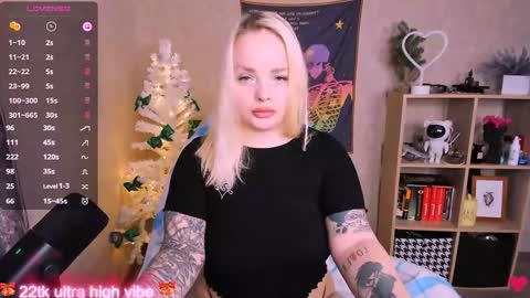 Snapshot of marcelinepeach chatting on 10, 1, 2025 Sara online show from 10, 1, 2025