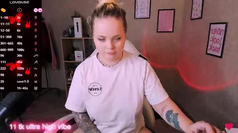 Snapshot of marcelinepeach chatting on 23, 2, 2025 Sara online show from 23, 2, 2025