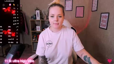 Snapshot of marcelinepeach chatting on 23, 2, 2025 Sara online show from 23, 2, 2025