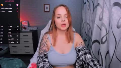 Snapshot of marcelinepeach chatting on 8, 11, 2025 Sara online show from 8, 11, 2025