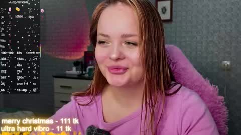 Snapshot of marcelinepeach chatting on 17, 12, 2025 Sara online show from 17, 12, 2025