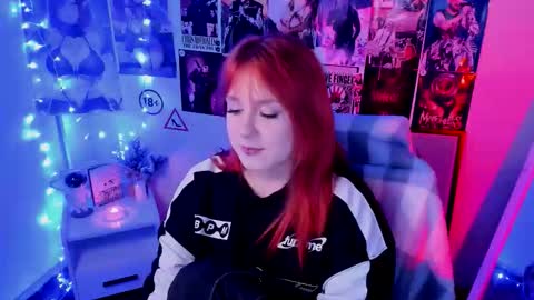 Snapshot of margaret_red chatting on 25, 10, 2025 Margaret online show from 25, 10, 2025