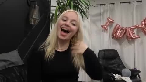 margot_robbie7 online show from 16, 2, 2025